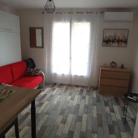 Renove Avec Balcon Et Vue Degagee Διαμέρισμα *