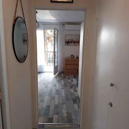 Renove Avec Balcon Et Vue Degagee Διαμέρισμα