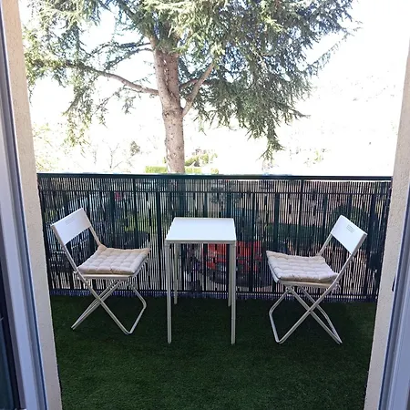 Renove Avec Balcon Et Vue Degagee Διαμέρισμα *