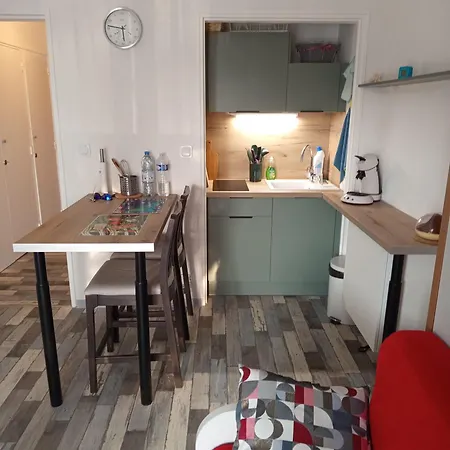 Renove Avec Balcon Et Vue Degagee Διαμέρισμα *