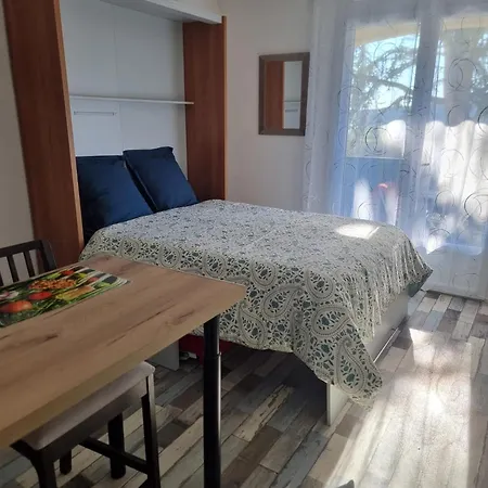 Apartman Renove Avec Balcon Et Vue Degagee Gréoux-les-Bains