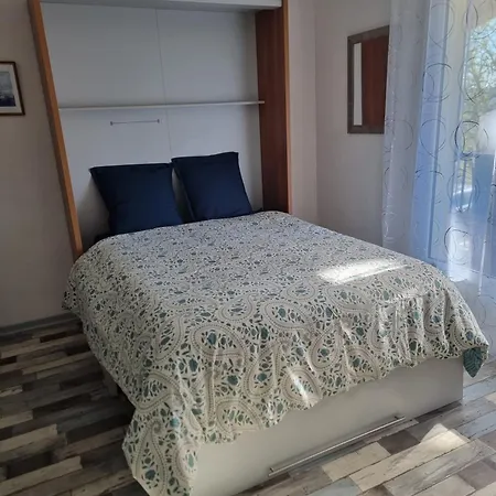 Renove Avec Balcon Et Vue Degagee *