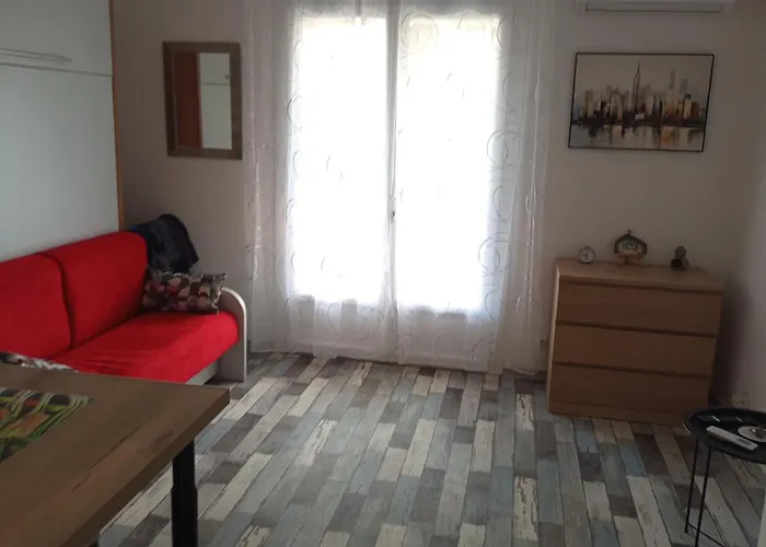 Renove Avec Balcon Et Vue Degagee Apartment *